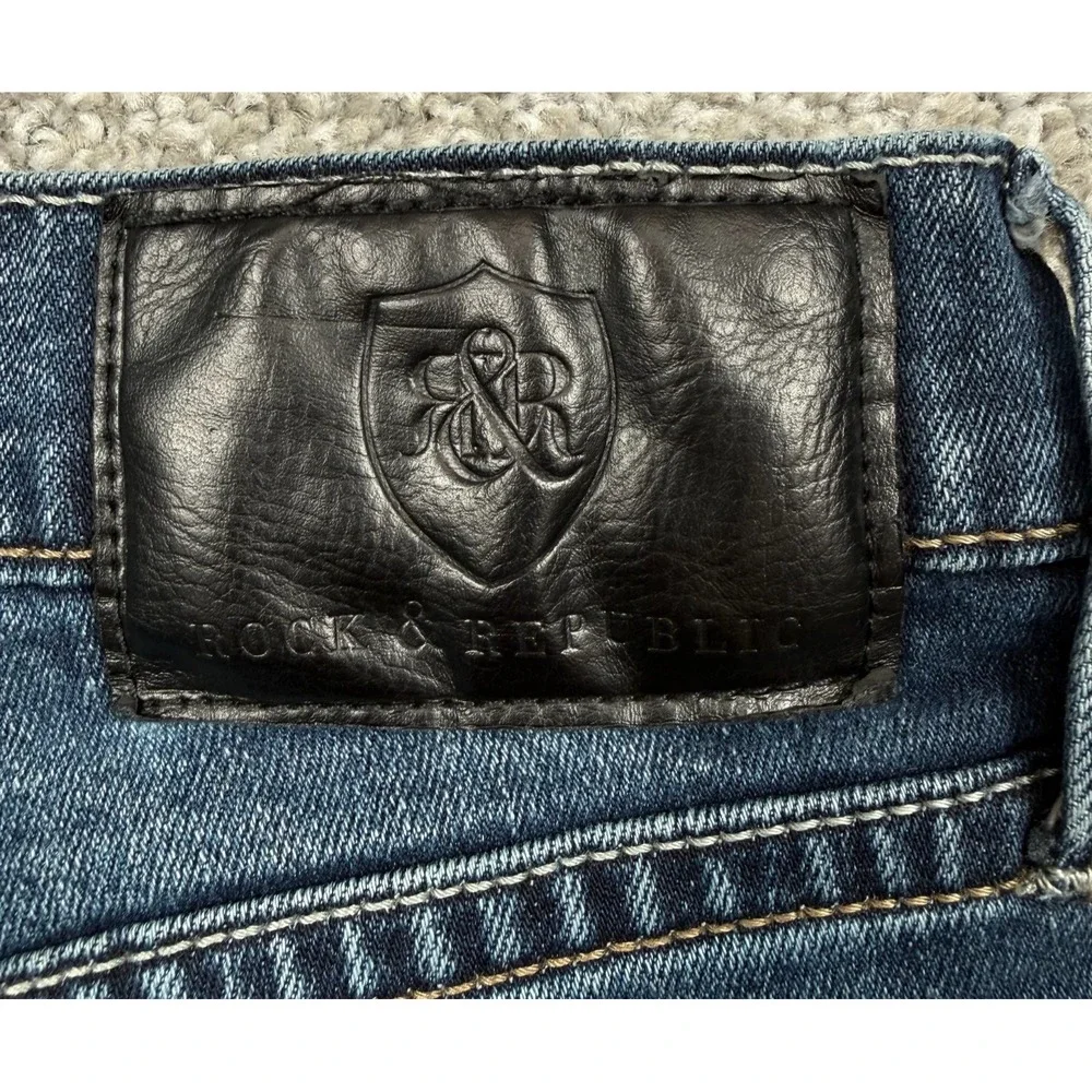 Rock & Republic Jeans Men's 33x32 Straight Stretch Blue Denim Embroidered